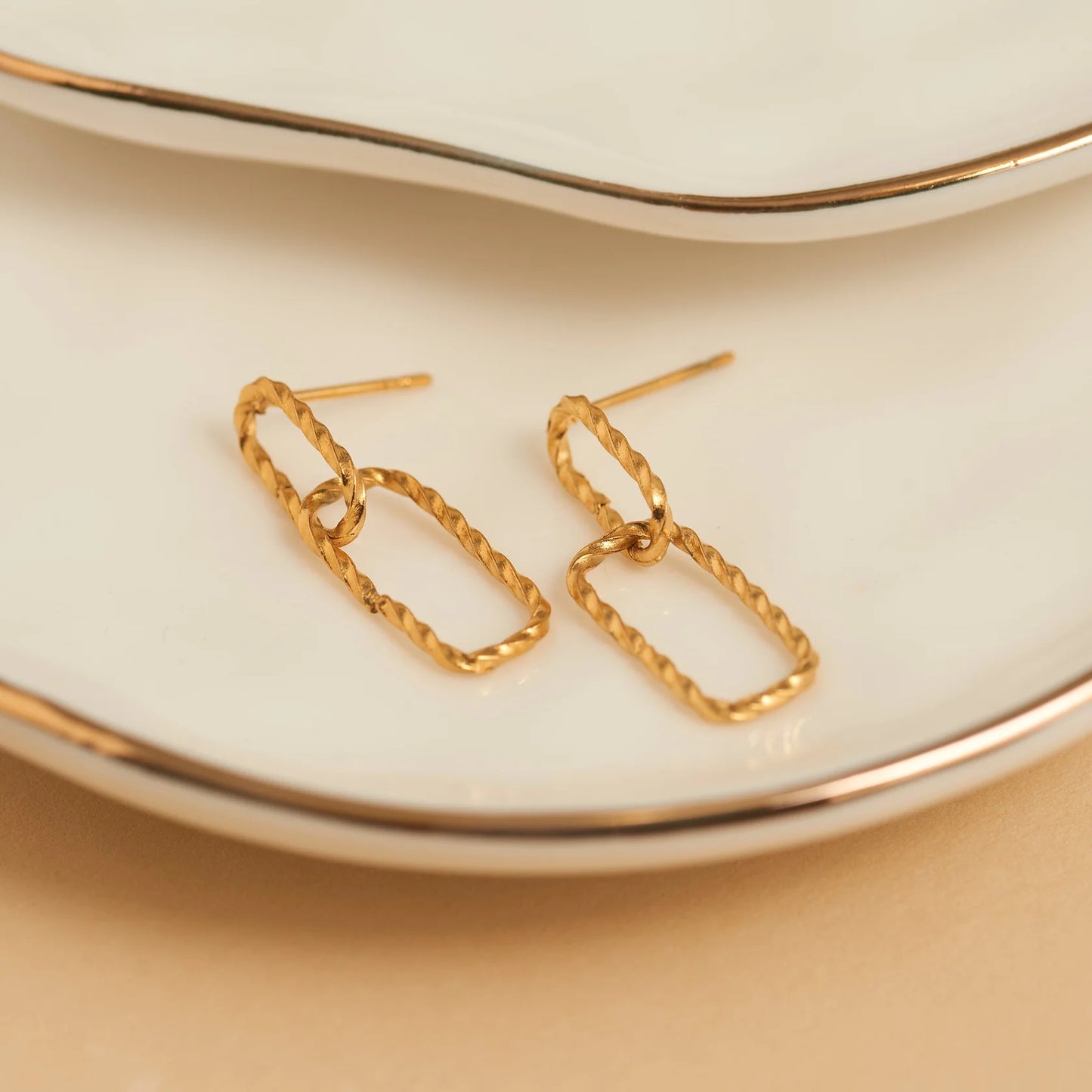 Textured Oval Link gold Earring