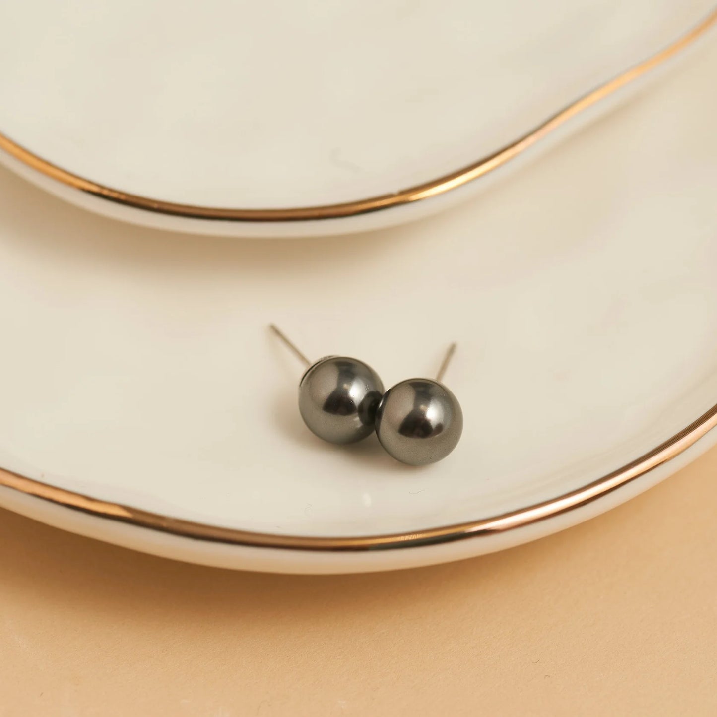 Jet black Pearl Stud