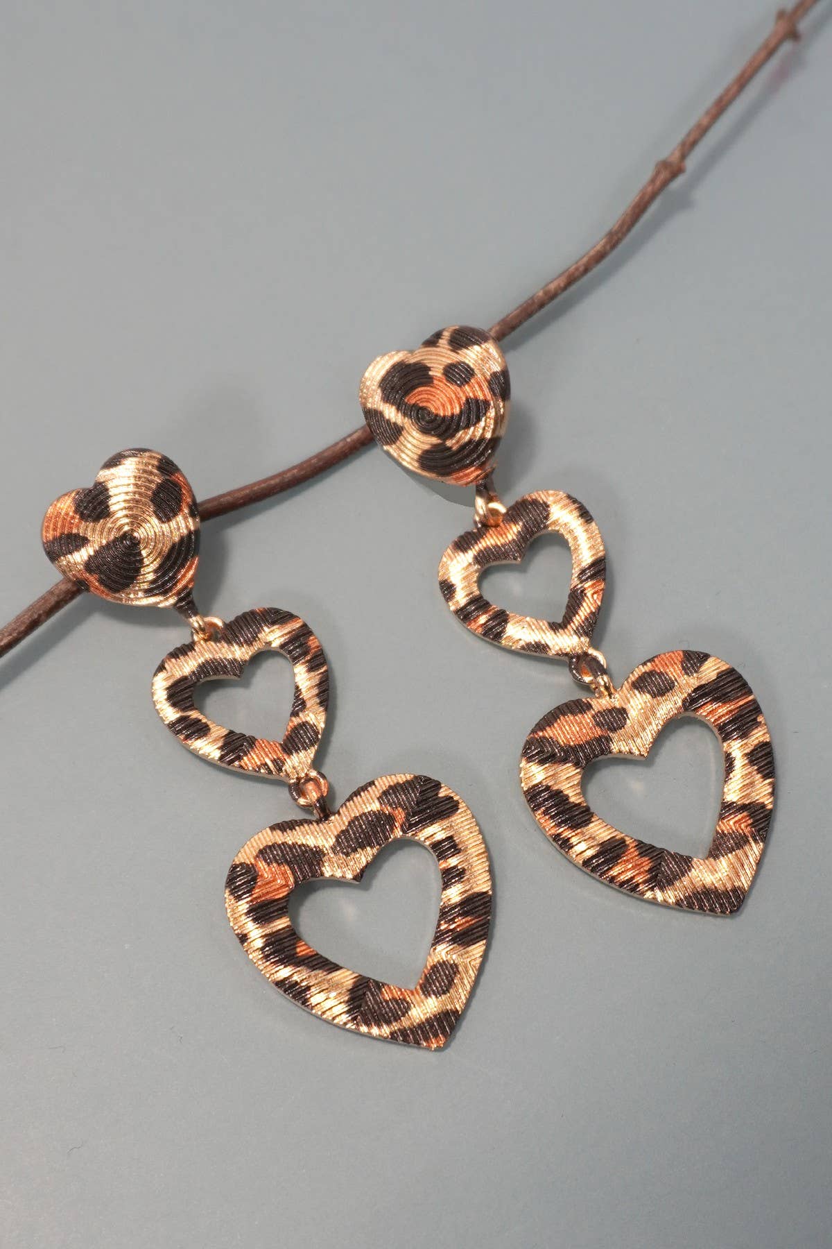 ANIMAL DESIGN TRIO HEART DROP EARRINGS | GOLD