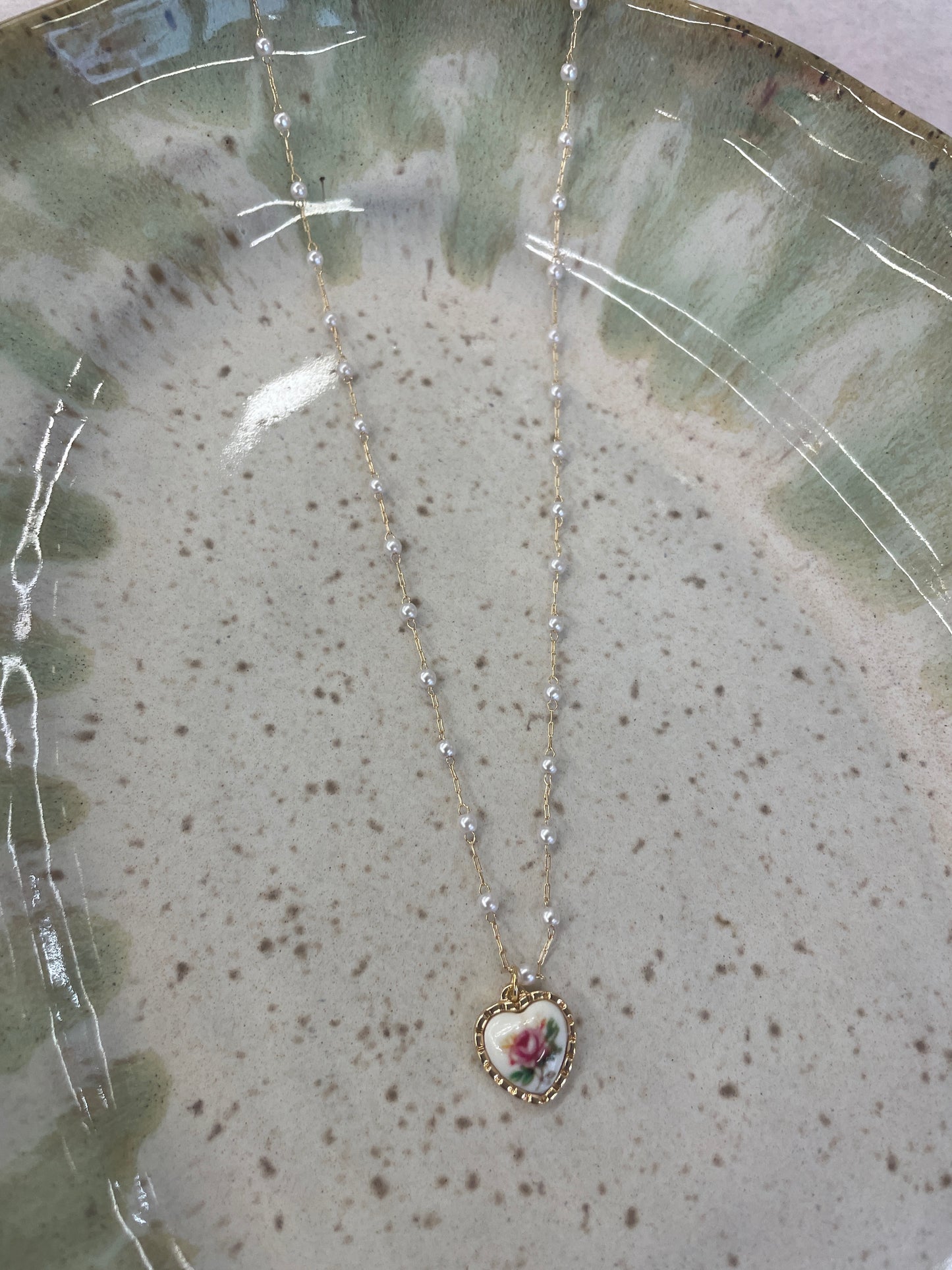 Elegant Heart Pearl Necklace