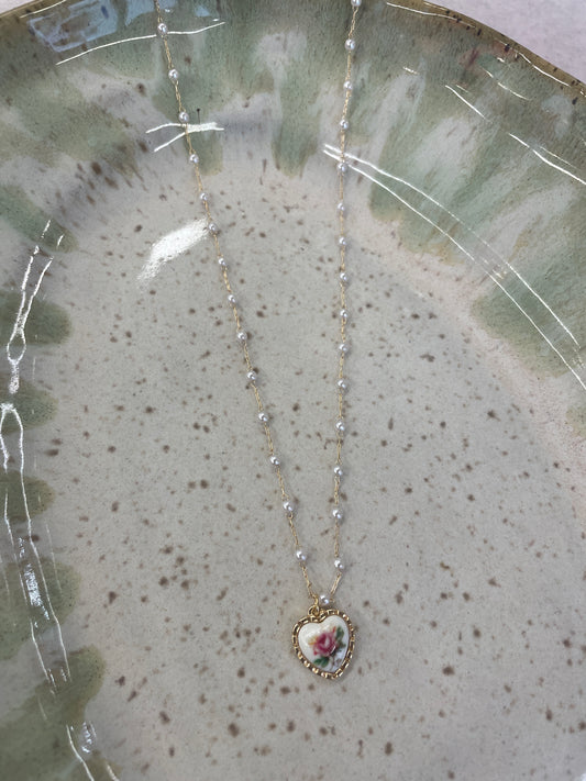 Elegant Heart Pearl Necklace