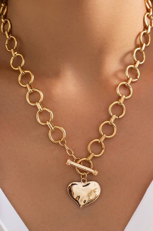 NOTABLE HAMMERED HEART FRONT TOGGLE NECKLACE | GOLD