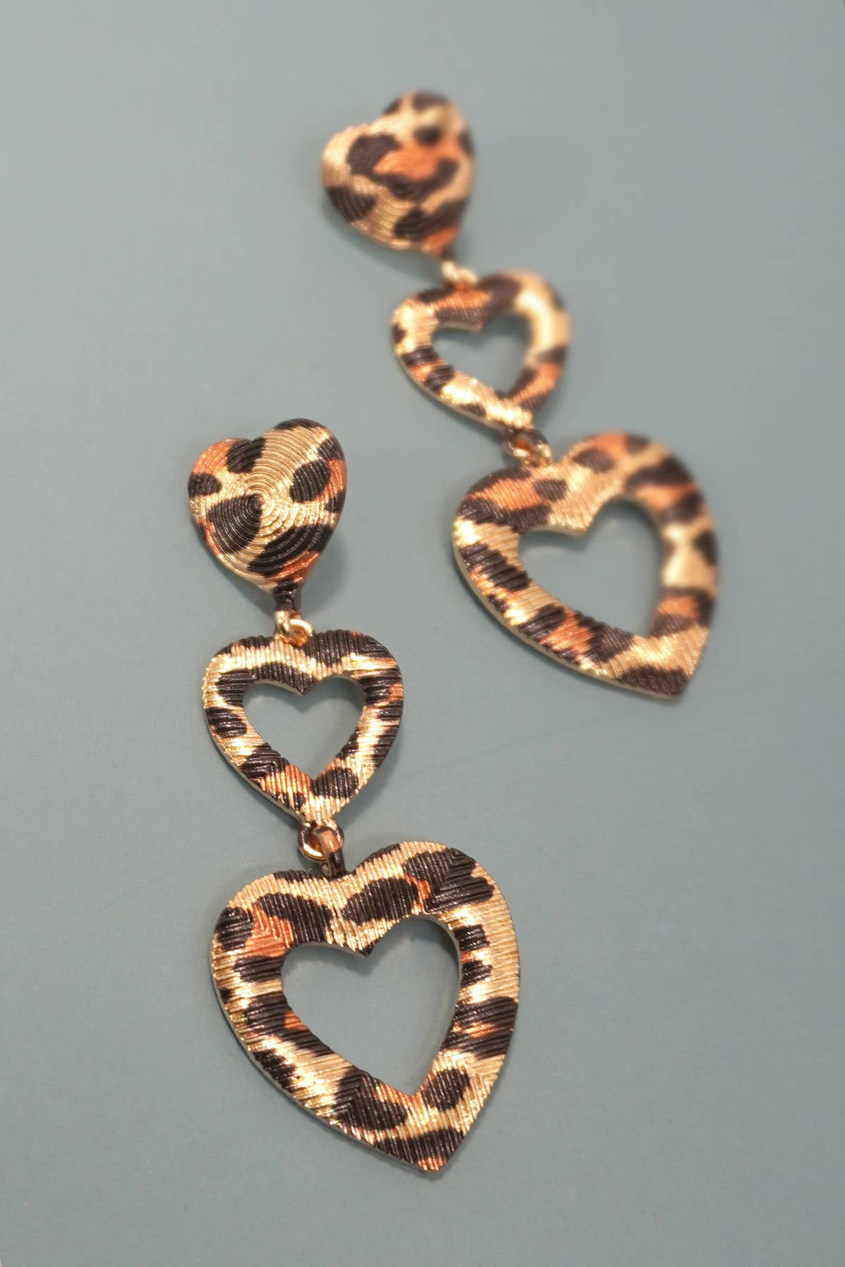 ANIMAL DESIGN TRIO HEART DROP EARRINGS | GOLD