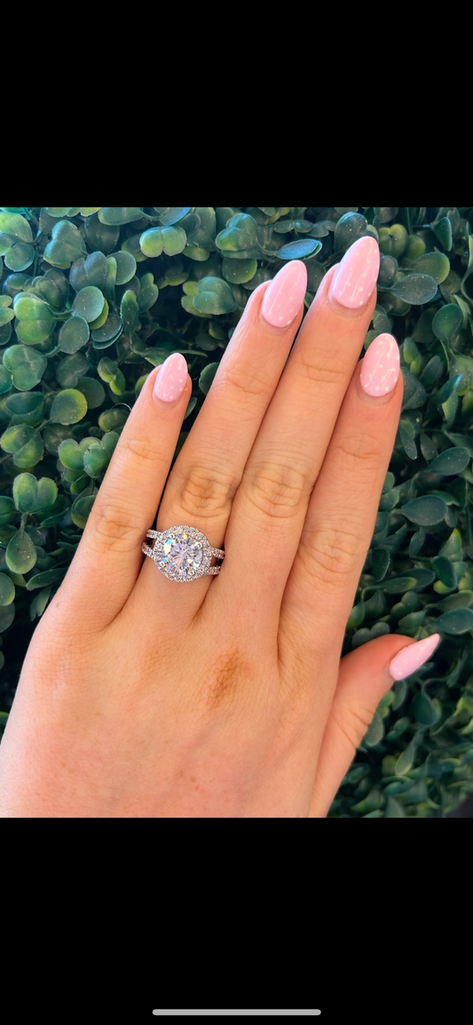 Hollywood Diamond Ring