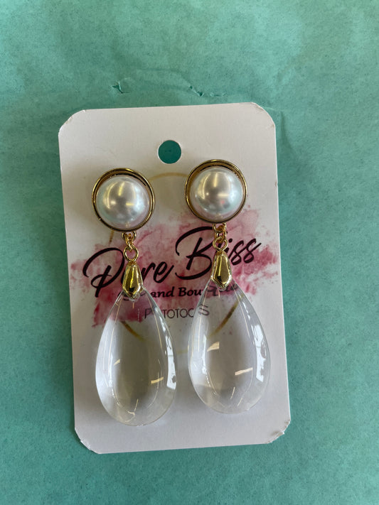 Mrs. Pearl Earrings