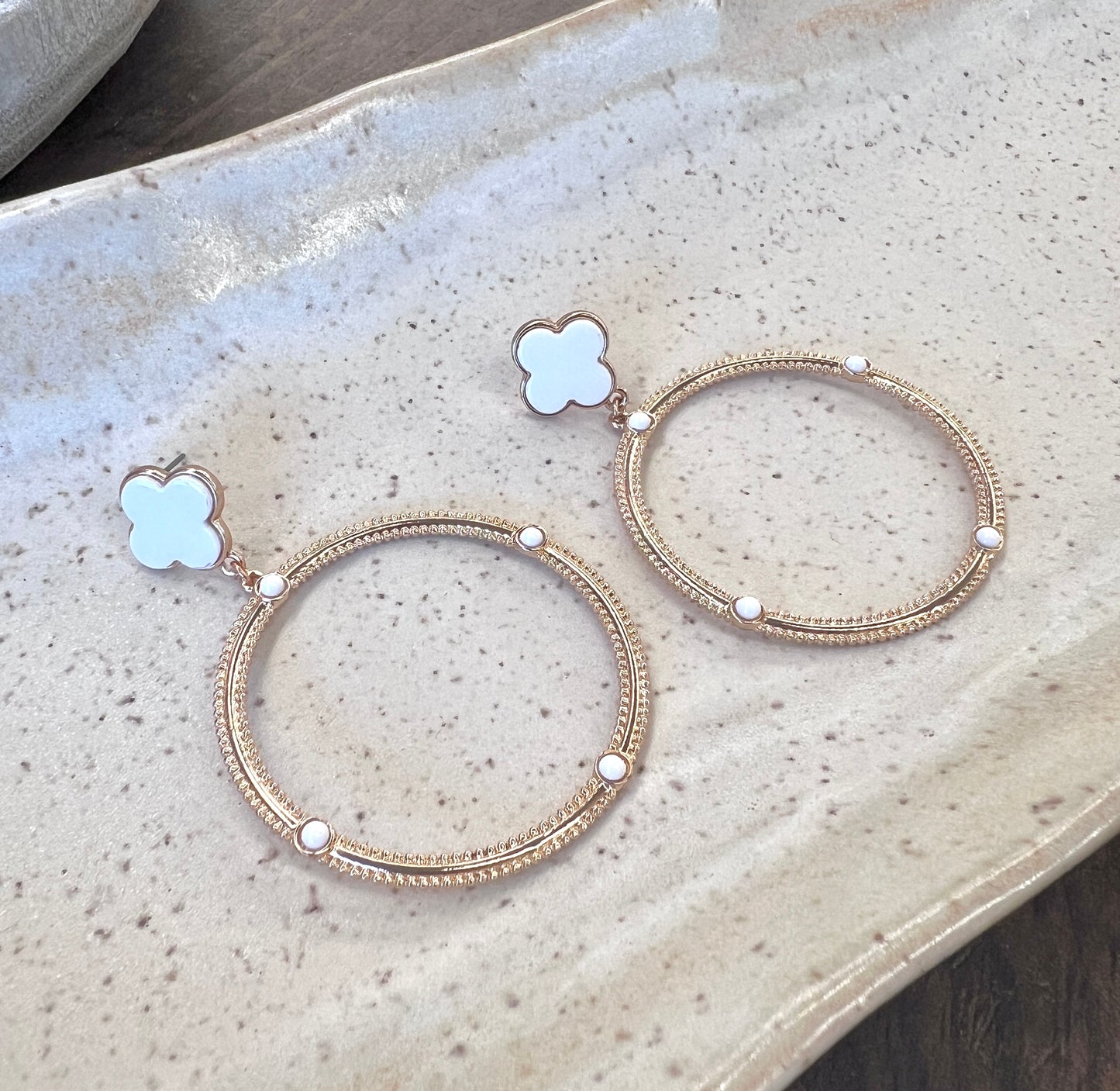 Clover and Textured Circle Earring