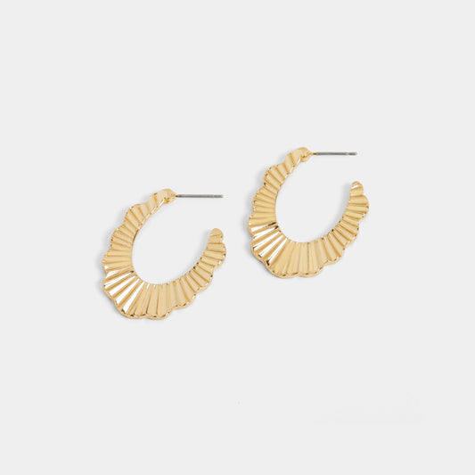 Gold Ribbed Scallop Post Hoop