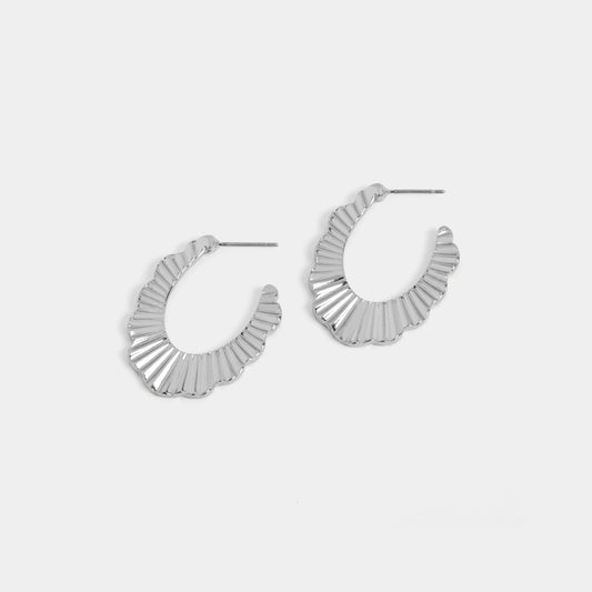Silver Ribbed Scallop Post Hoop