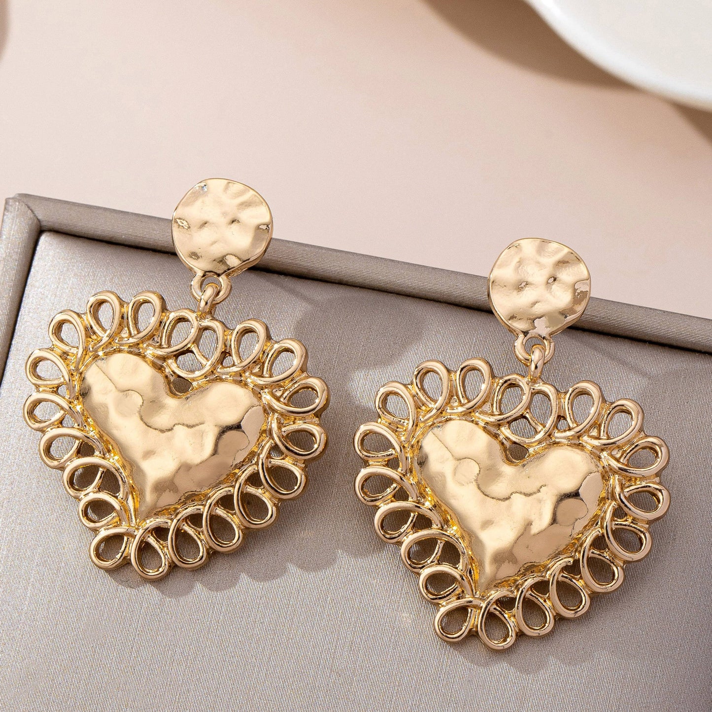 Ornate Hammered Heart Drop Earrings | 80E61656: GOLD
