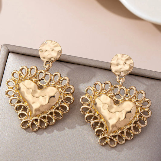 Ornate Hammered Heart Drop Earrings | 80E61656: GOLD